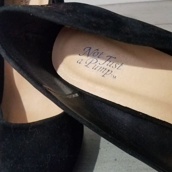 Heels - Picture 4 of 4